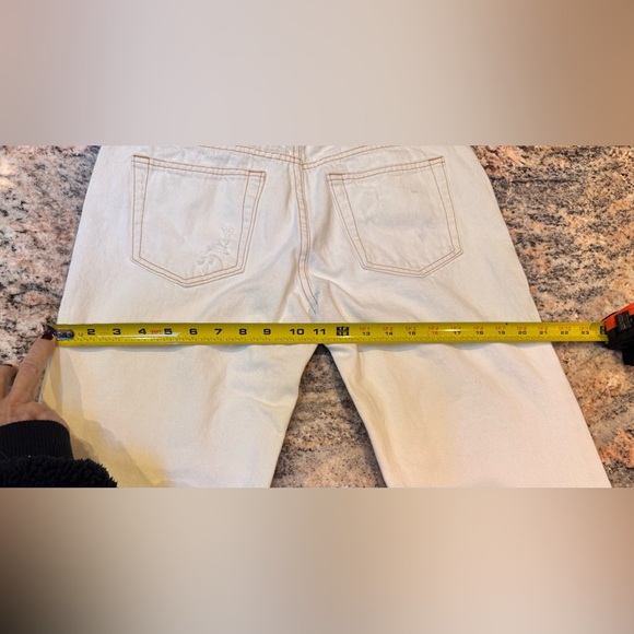 NWOT Old Navy low waist, boy-cut fit white distressed jeans. Size 8 - Picture 16 of 16